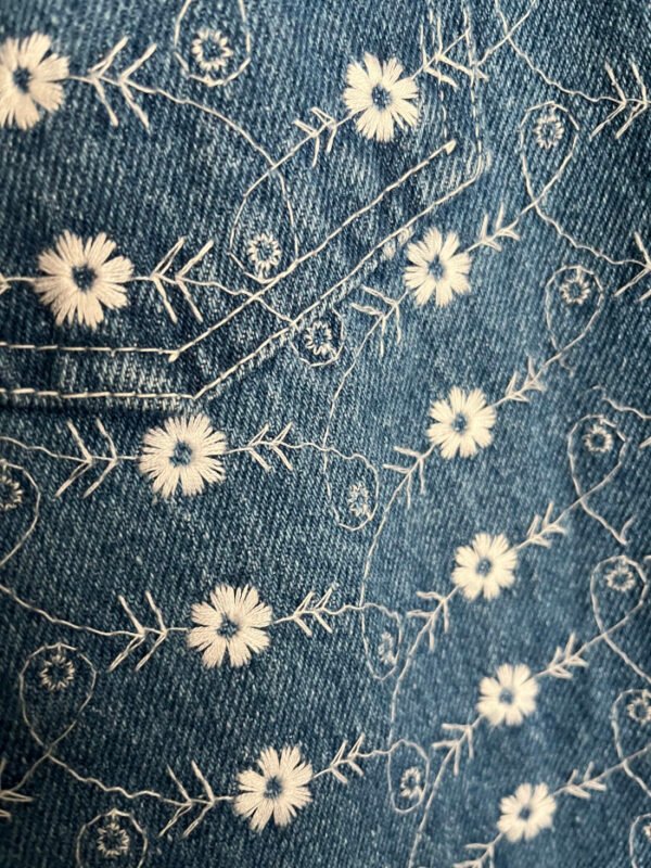 PANTALÓN FLORES BORDADAS - Imagen 2