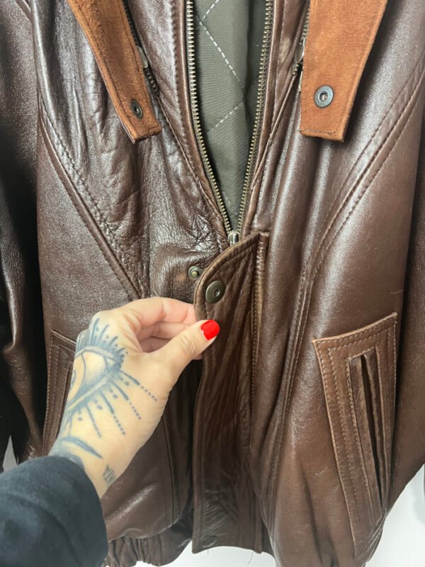 BOMBER DE PIEL Y CAPUCHA DESMONTABLE - Imagen 2
