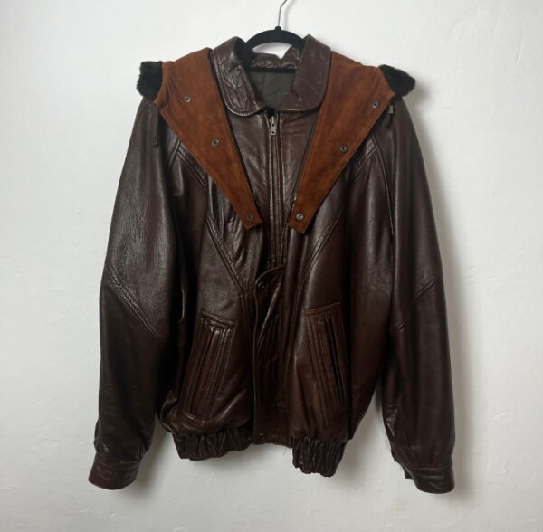 BOMBER DE PIEL Y CAPUCHA DESMONTABLE