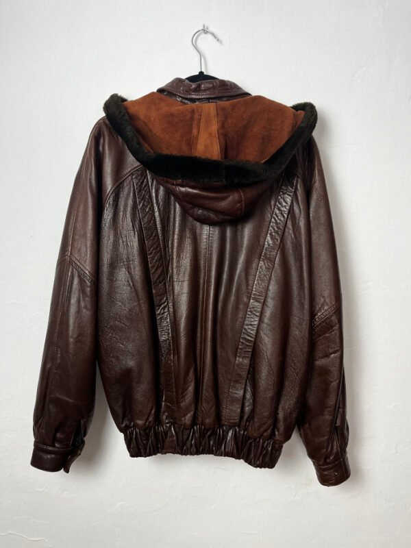 BOMBER DE PIEL Y CAPUCHA DESMONTABLE - Imagen 3