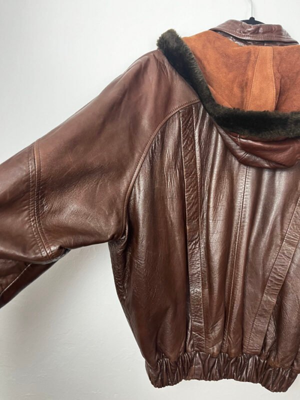 BOMBER DE PIEL Y CAPUCHA DESMONTABLE - Imagen 5