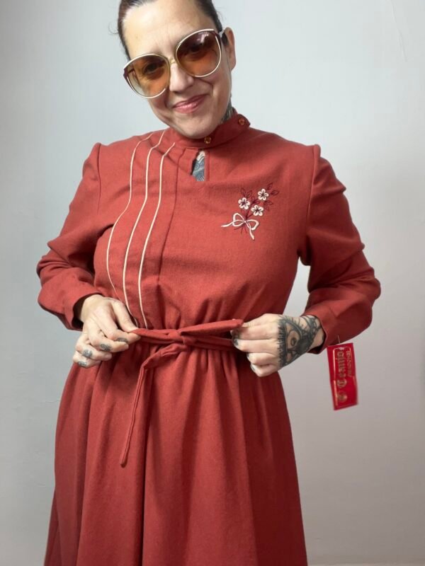 VESTIDO 70´S COLOR TEJA - Imagen 10