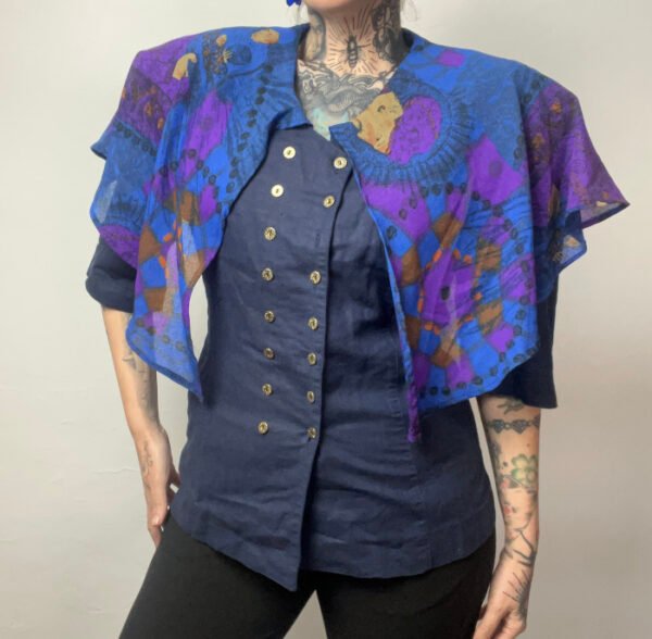 BLUSA CON CAPITA - Imagen 3