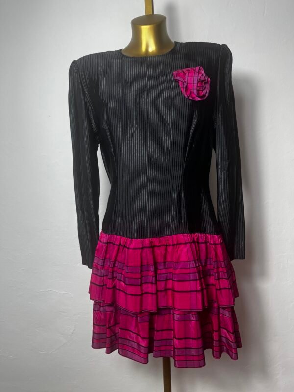 VESRIDO 80´S NEGRO Y FUCSIA