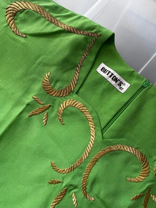 VESTIDO VERDE BORDADOS DORADOS - Imagen 3