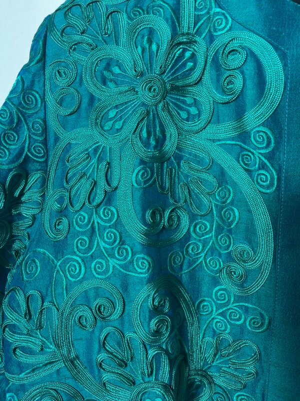 CHAQUETA VERDE DE SEDA Y BORDADOS - Imagen 3