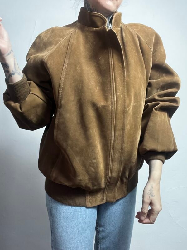 BOMBER DE GAMUZA COLOR COÑAC - Imagen 3