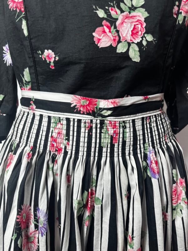 VESTIDO CON DELANTAL - Imagen 4