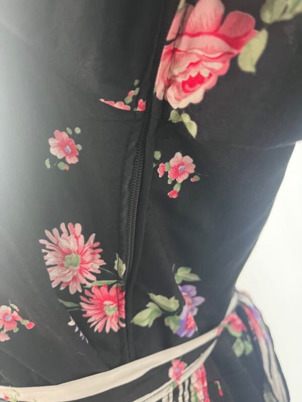 VESTIDO CON DELANTAL - Imagen 6