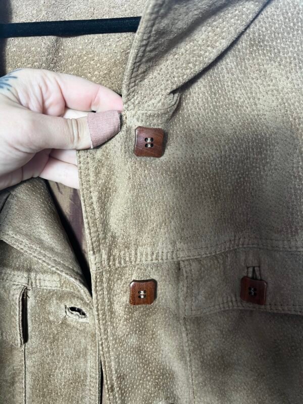 CHAQUETA DE ANTE BOTONES CUADRADOS - Imagen 6