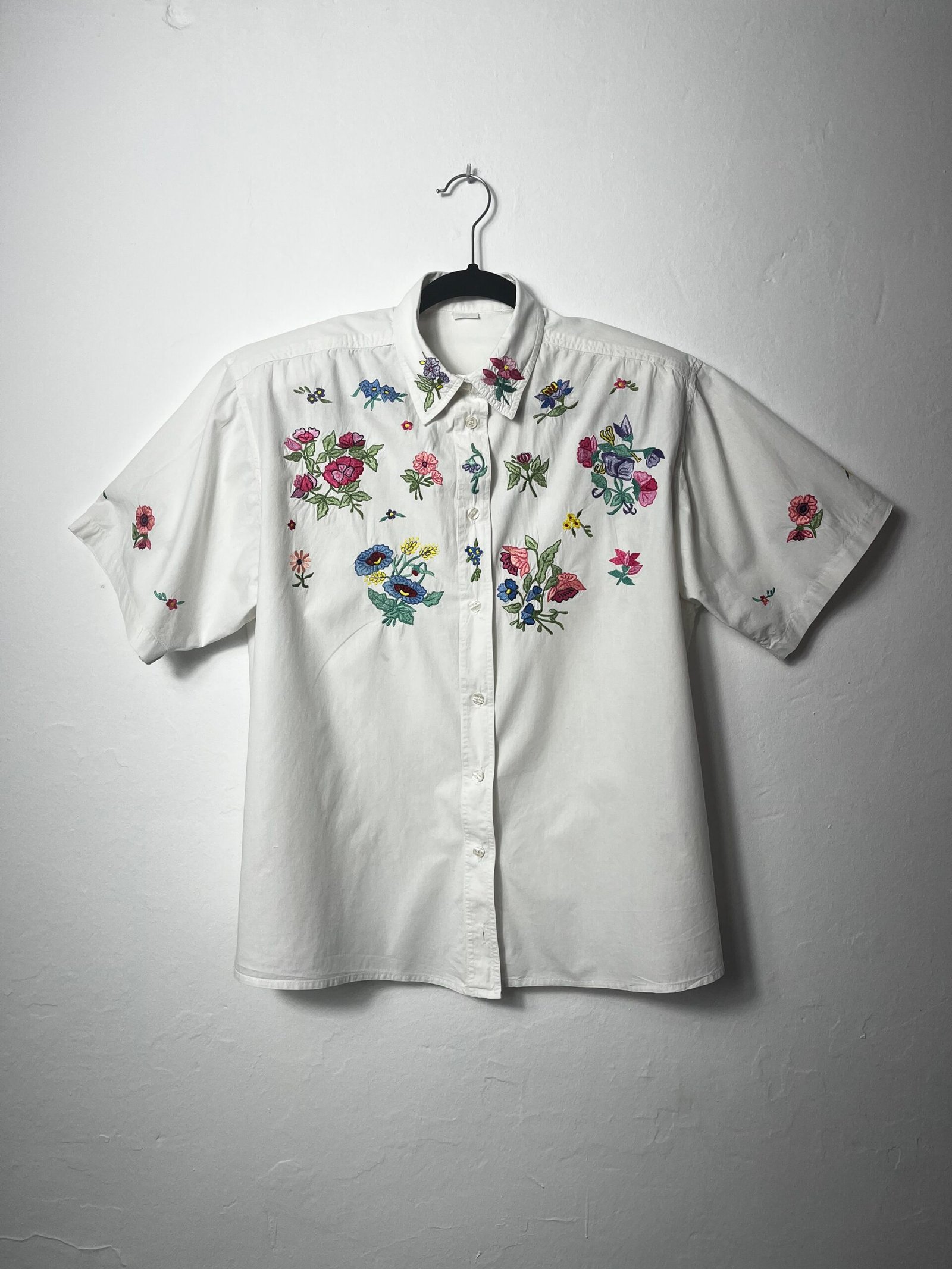 CAMISA FLORES BORDADAS