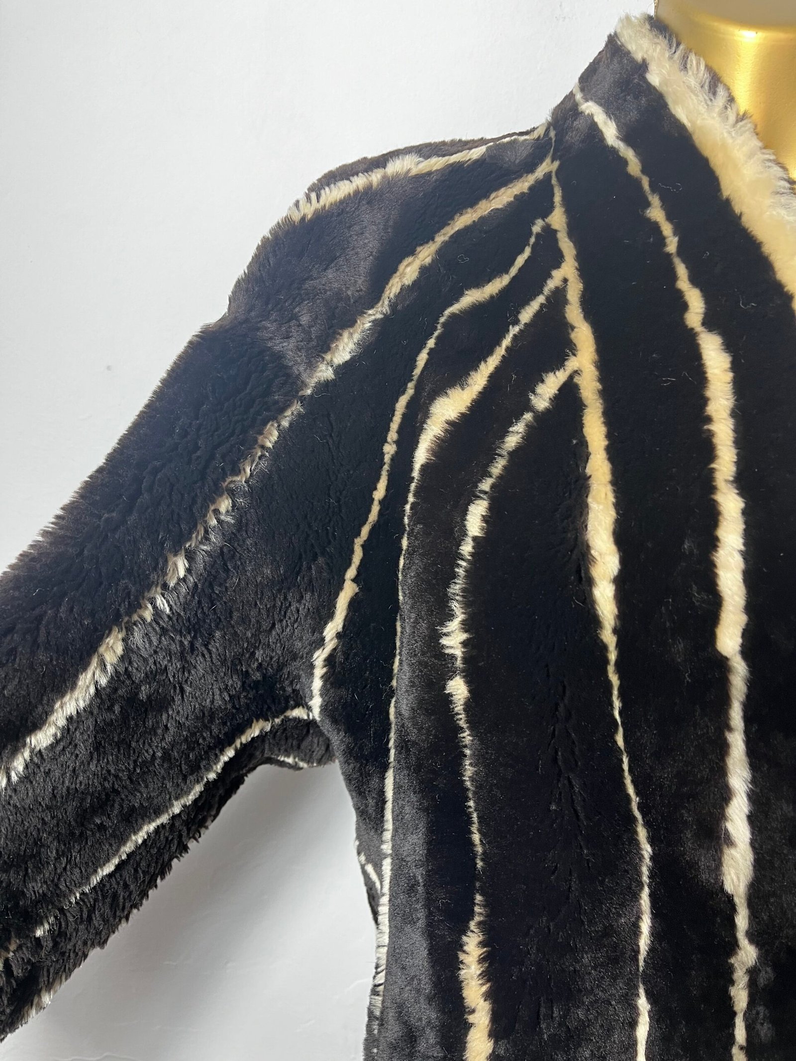 ABRIGO RAYAS PIERRE CARDIN - Imagen 2