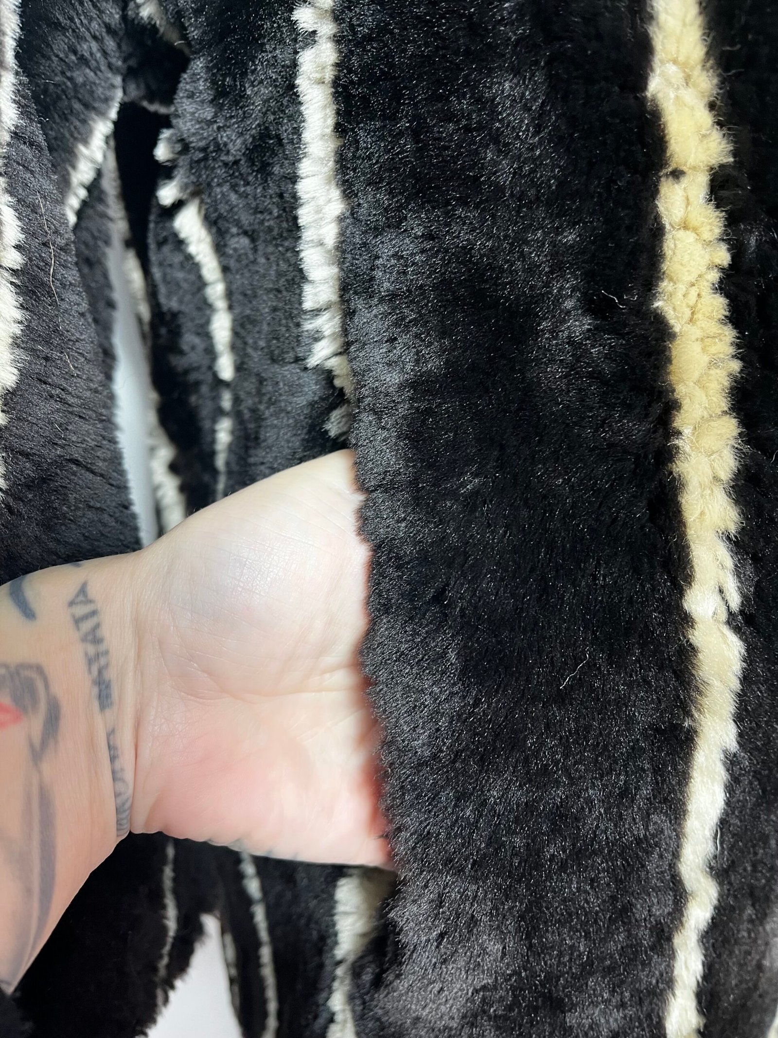 ABRIGO RAYAS PIERRE CARDIN - Imagen 4