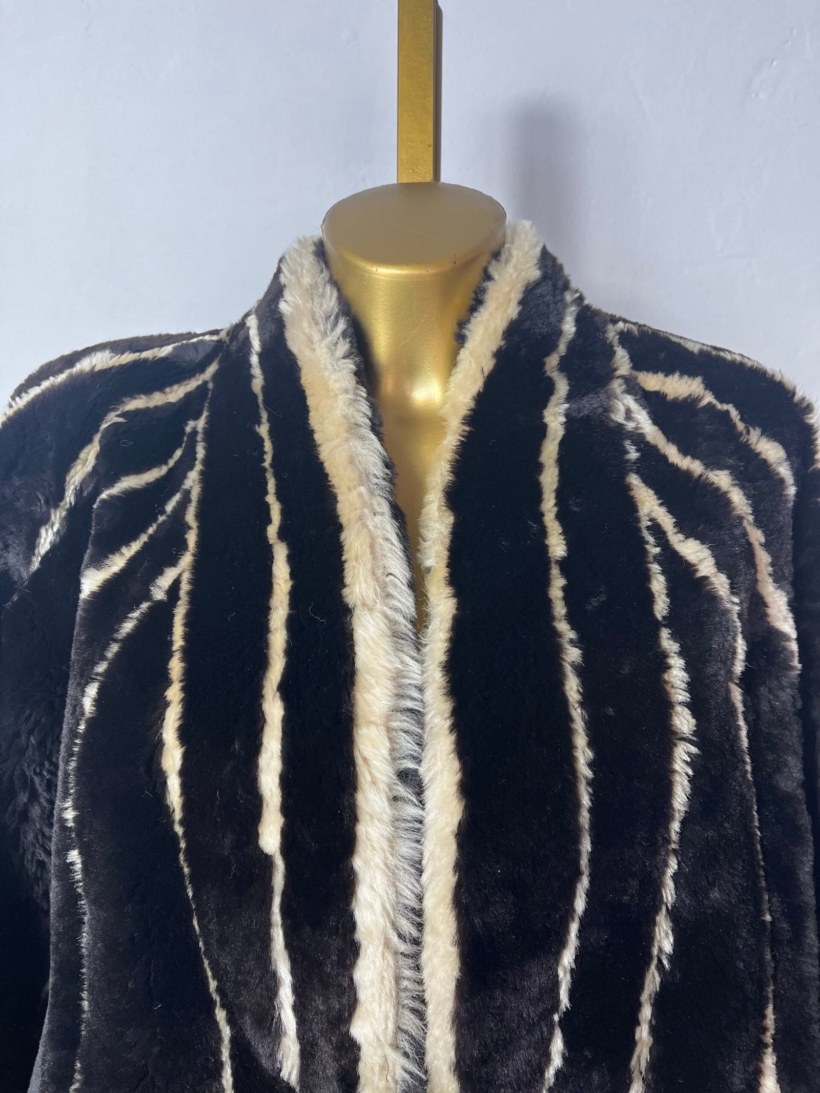 ABRIGO RAYAS PIERRE CARDIN - Imagen 3