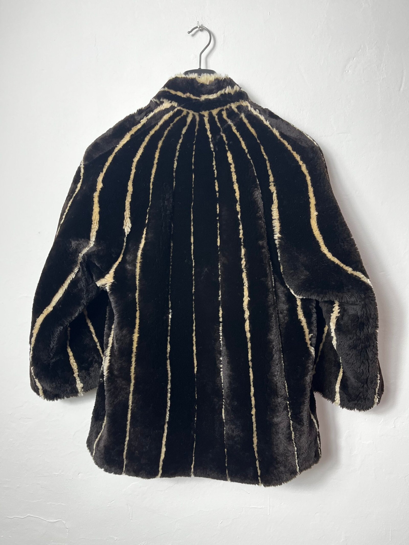 ABRIGO RAYAS PIERRE CARDIN - Imagen 5