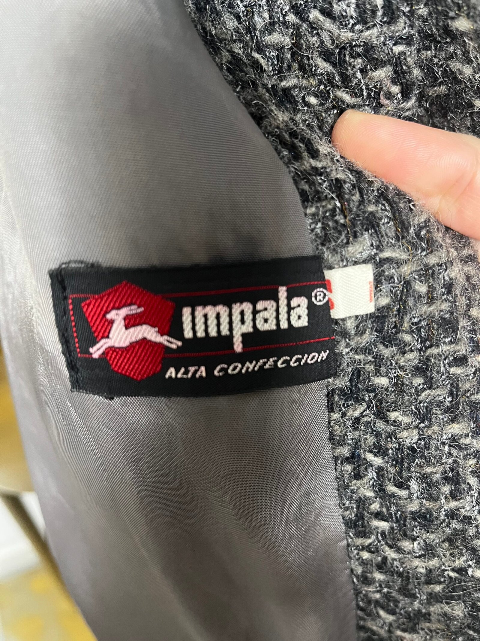 ABRIGO GRIS CON FULAR - Imagen 3