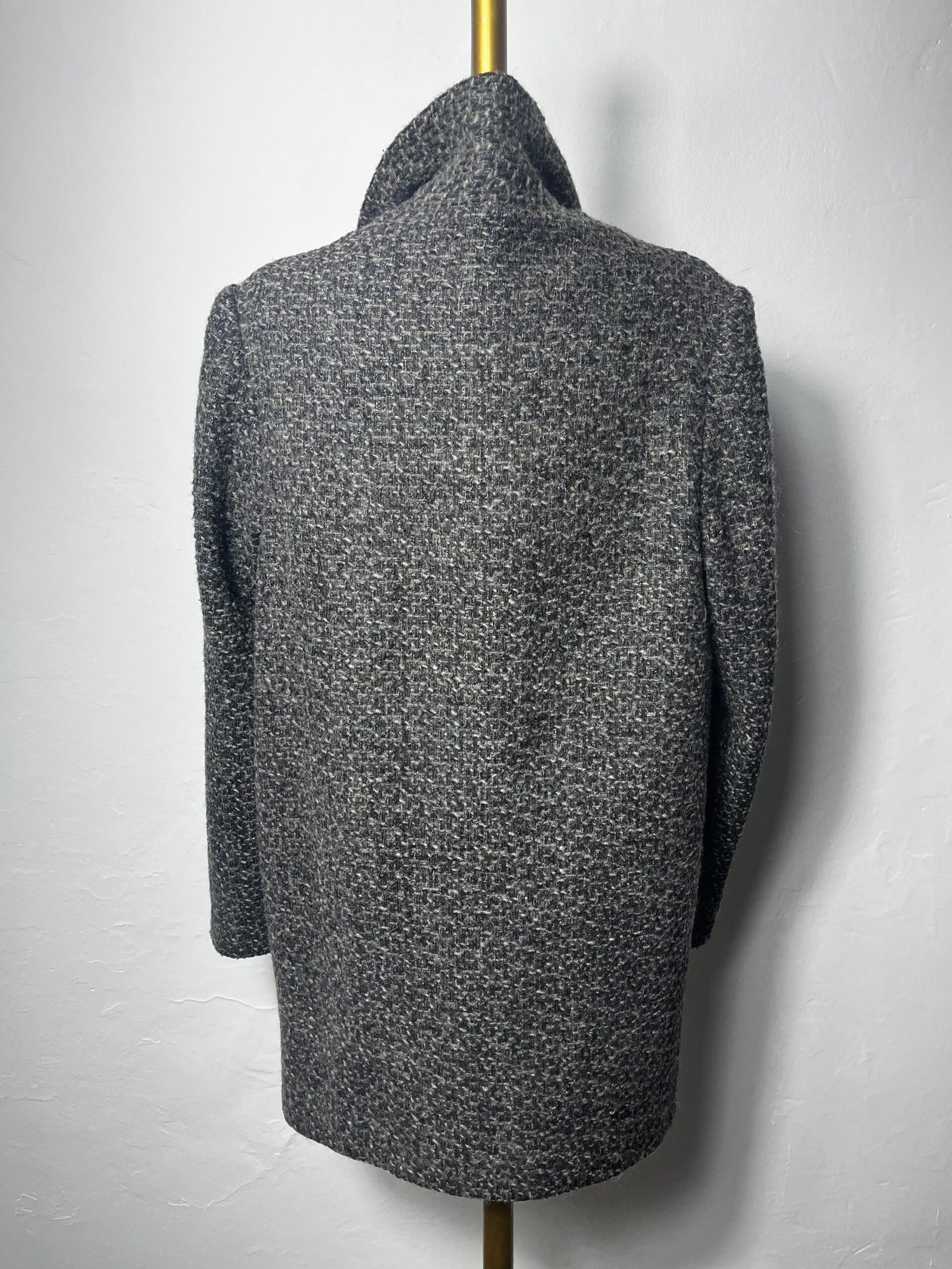 ABRIGO GRIS CON FULAR - Imagen 9