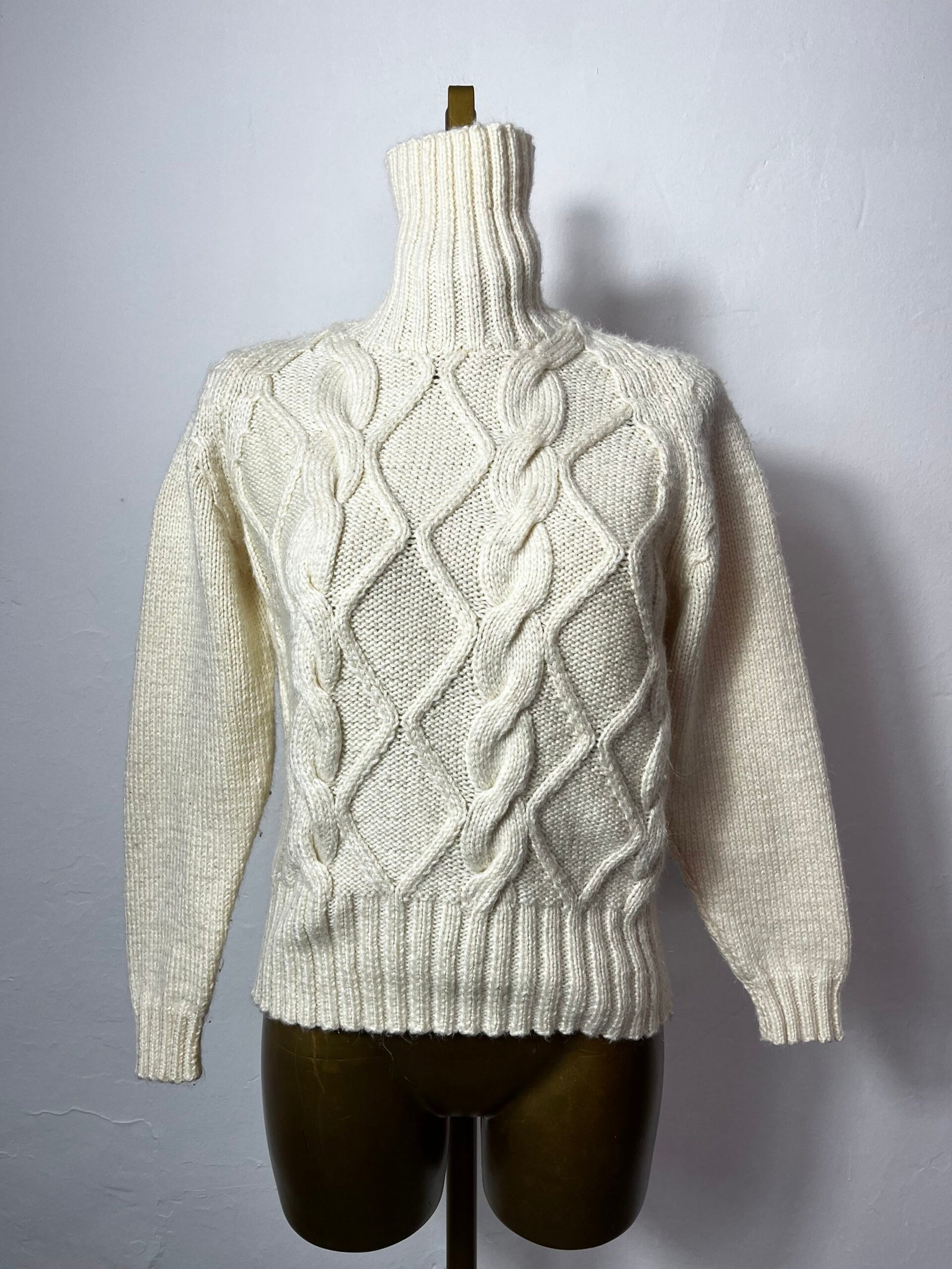 JERSEY CREMA HECHO A MANO