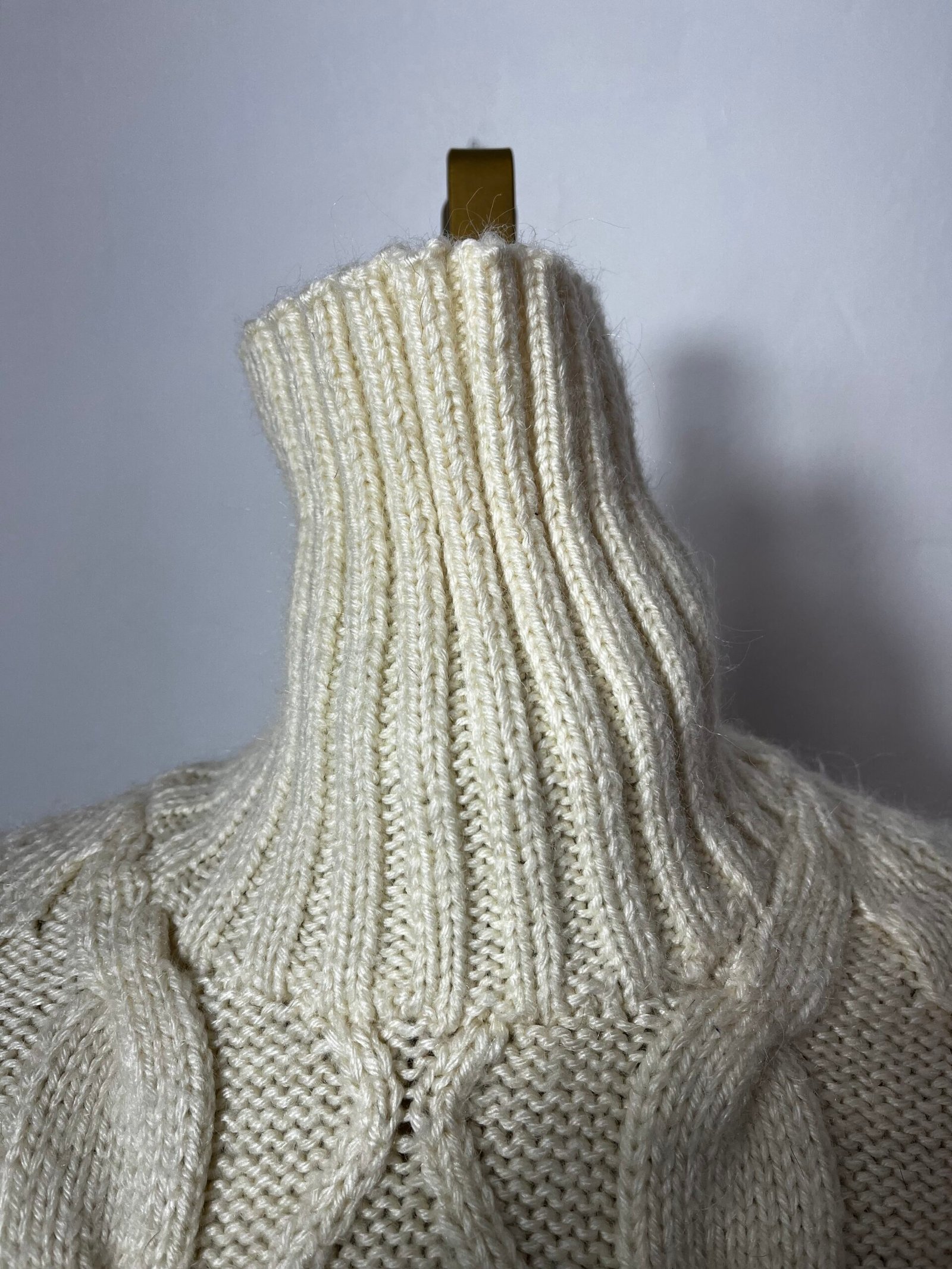 JERSEY CREMA HECHO A MANO - Imagen 3