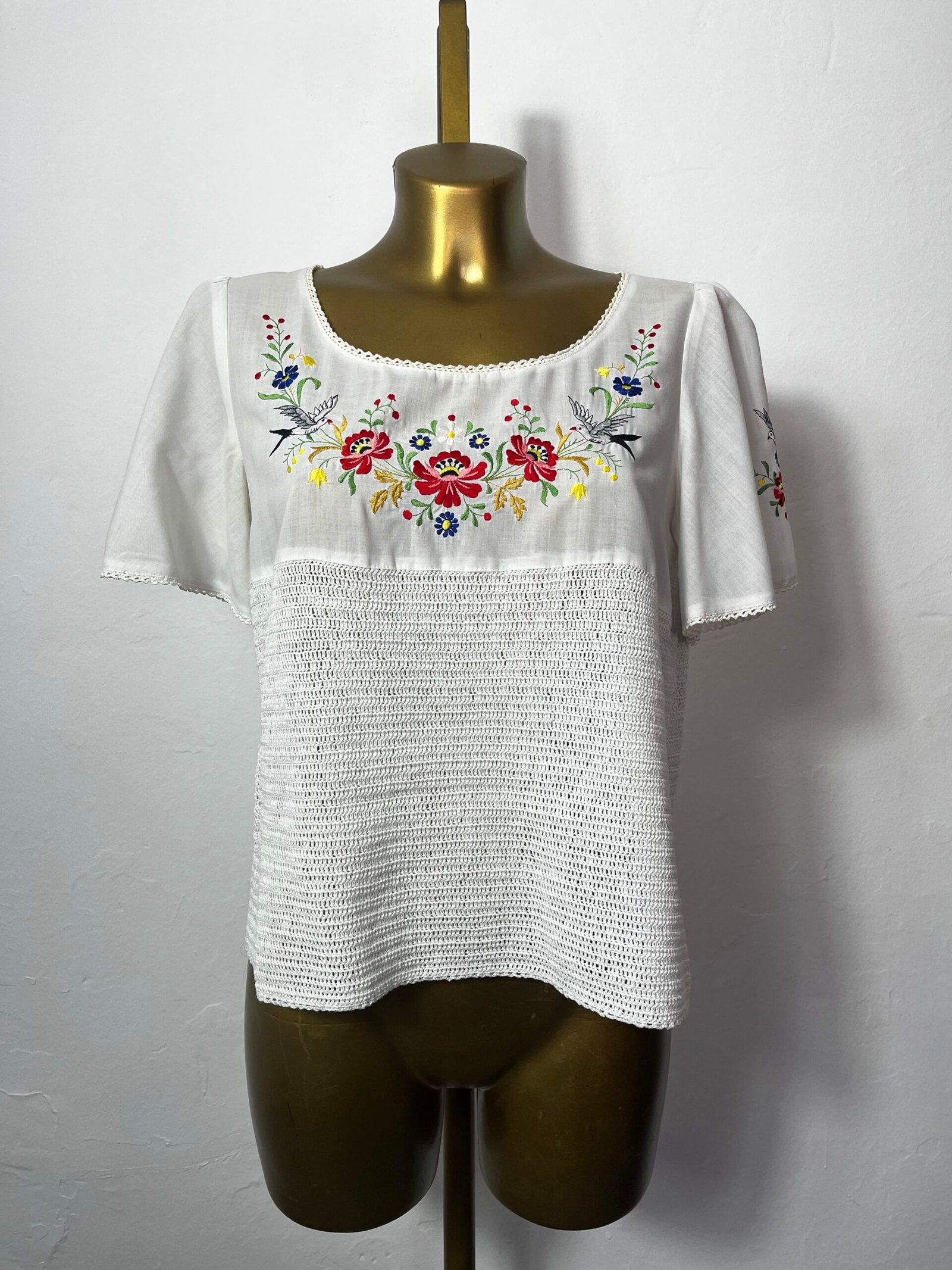 BLUSA REWORK BORDADOS