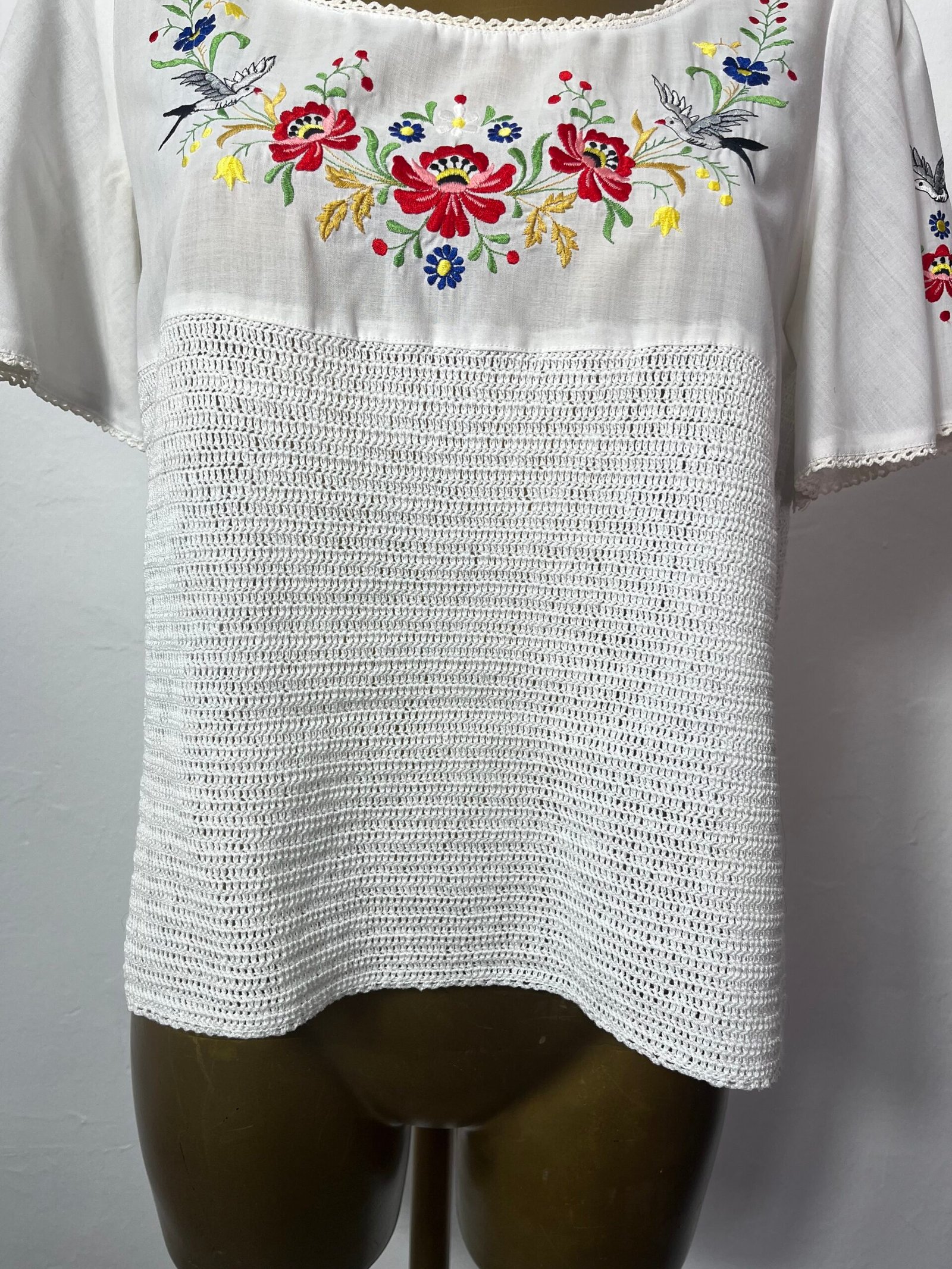 BLUSA REWORK BORDADOS - Imagen 6