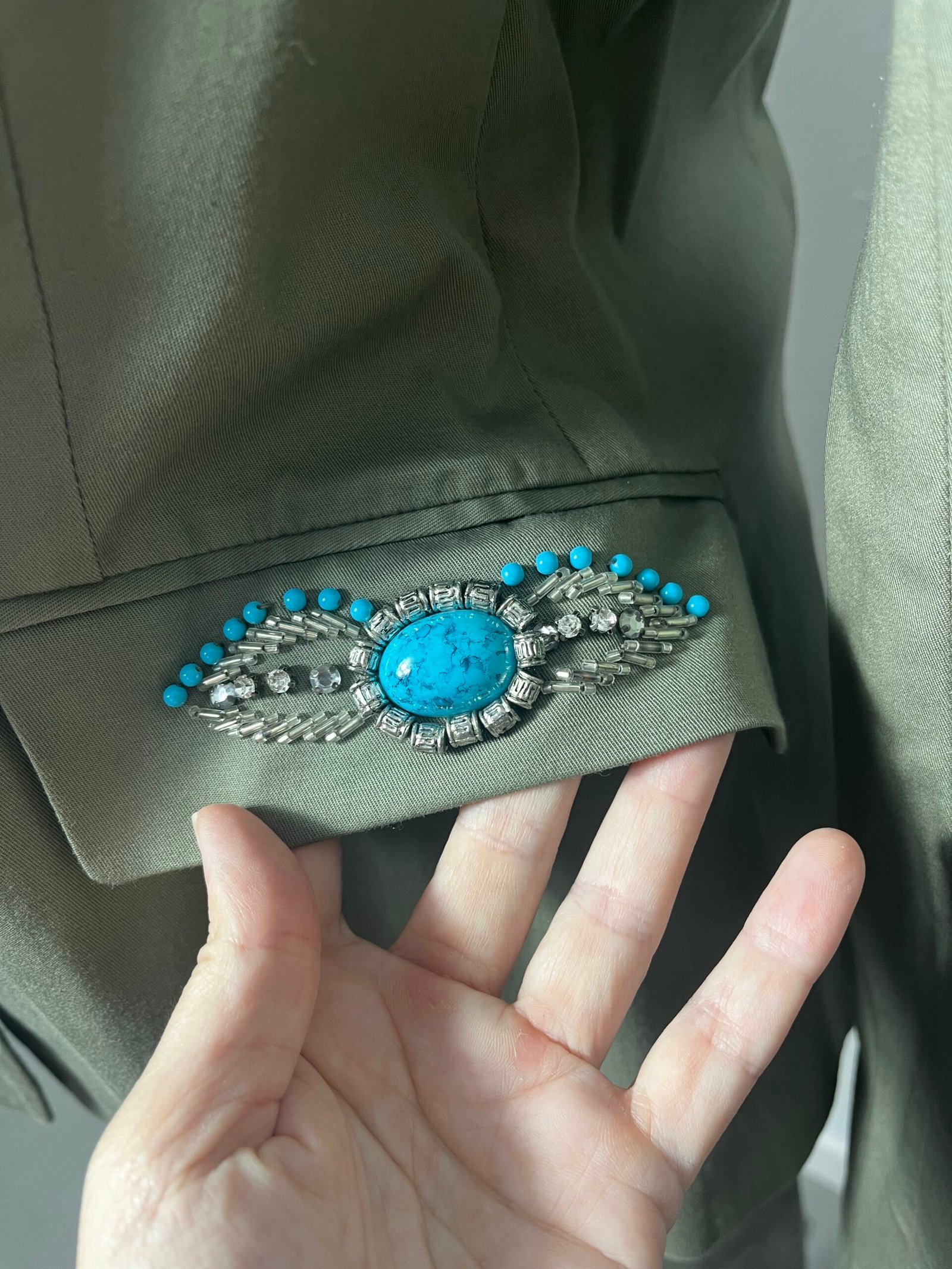 TRAJE CON JOYAS - Imagen 5